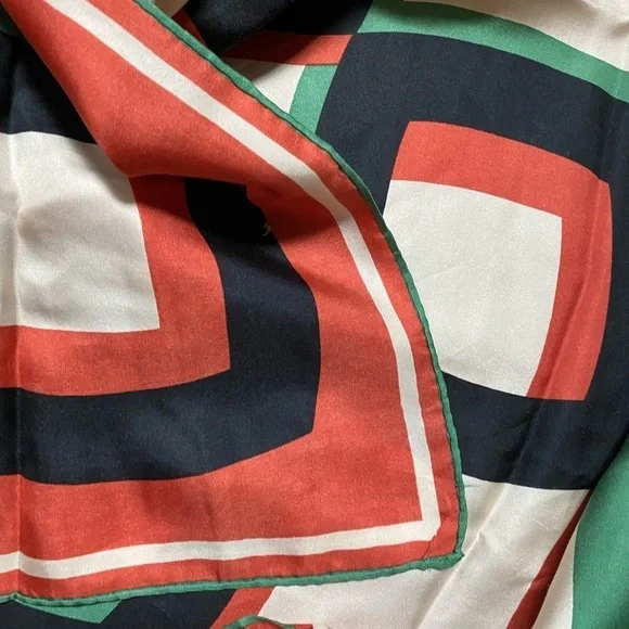 AUTHENTIC very large Pierre Balmain Paris silk scarf with hand rolled edges - Picture 5 of 5